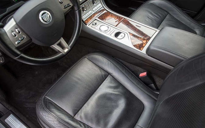 Jaguar XF cena 47900 przebieg: 222000, rok produkcji 2008 z Suchedniów małe 191